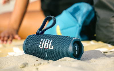 JBL Charge 6 et Flip 7 : Les nouvelles enceintes portables IA