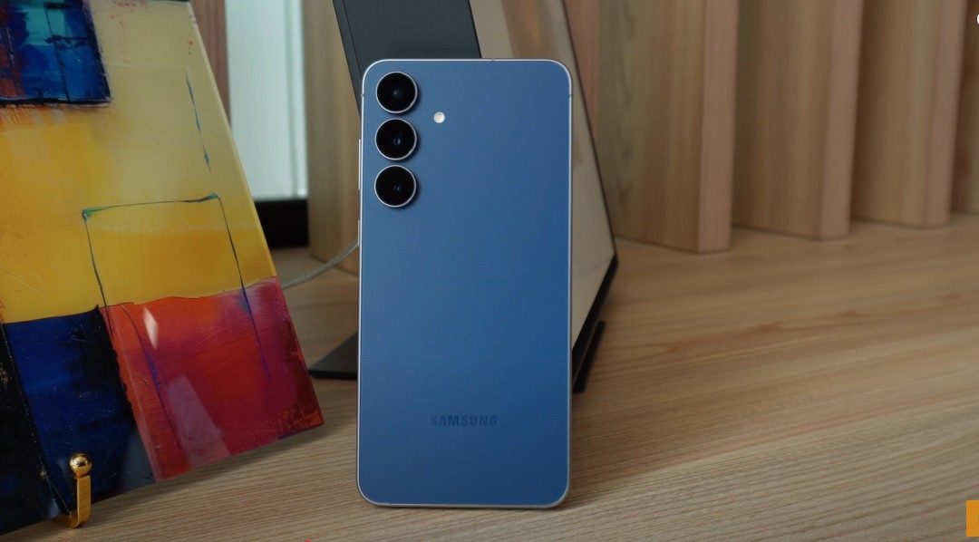 Samsung Galaxy S25 FE रिव्यू: क्या यह इस सीज़न की असली डील है?